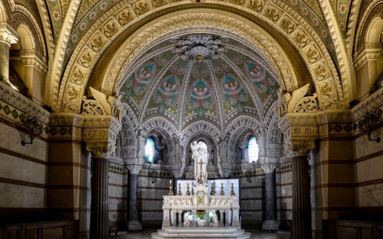 Intricate church interior showcasing beautifully decorated apse and altar.